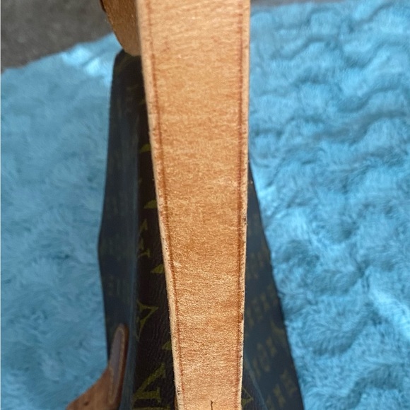 Authentic Louis Vuitton Cartouchiere Crossbody - Picture 9 of 10